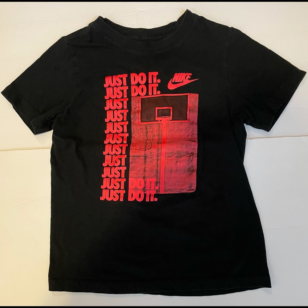 Black Nike Basketball T-shirt
Just Do It Medium